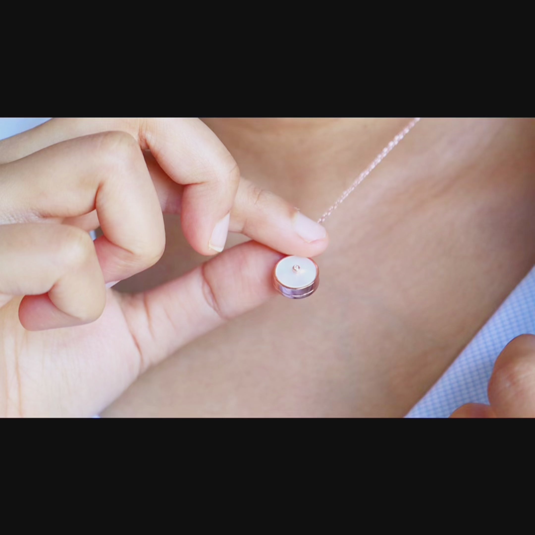 video demonstration of aromatherapy jewelry